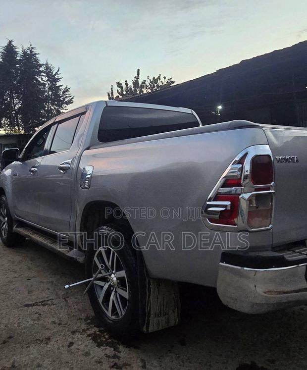 Toyota Hilux Revo Double Cab Deisel 2.4 AWD 2018 Silver