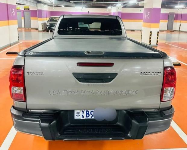 Toyota Hilux 2020 Gold