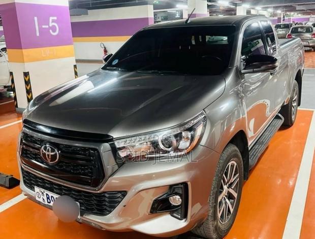 Toyota Hilux 2020 Gray
