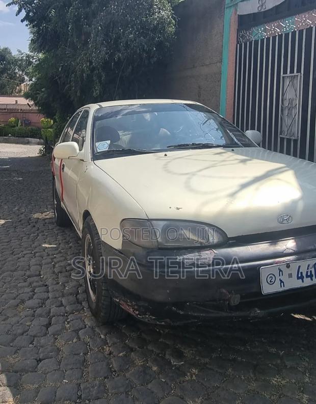 Hyundai Accent Base Sedan 1995 White