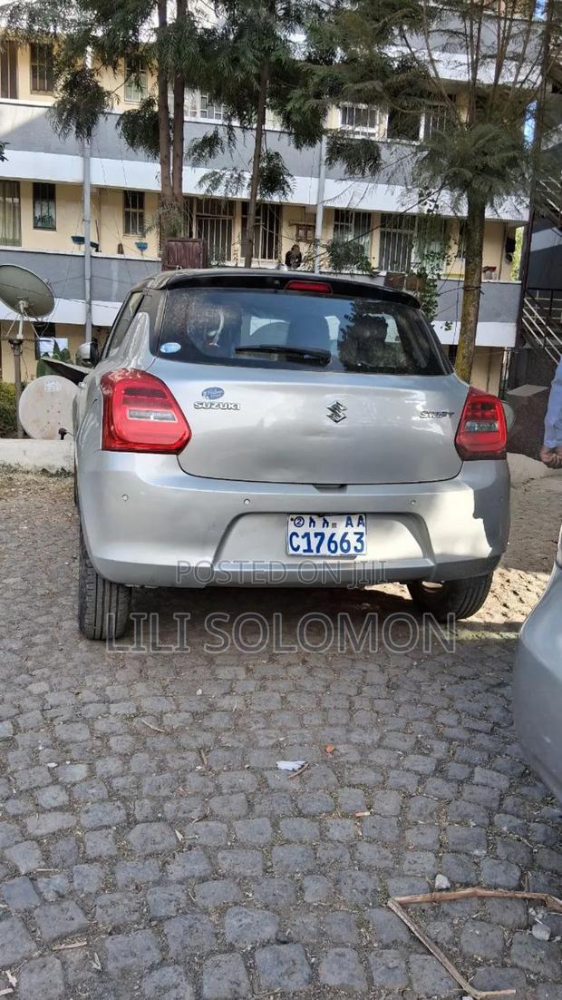 Suzuki Swift 2022 Silver