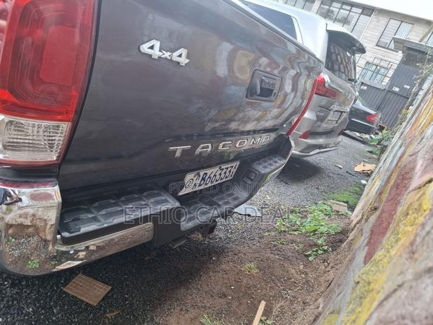 Toyota Tacoma 2017 Gray