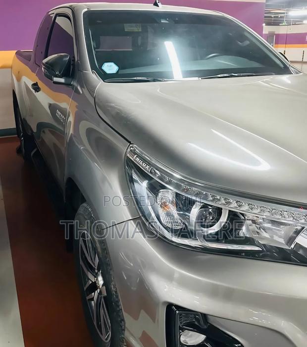 Toyota Hilux 2020 Gold