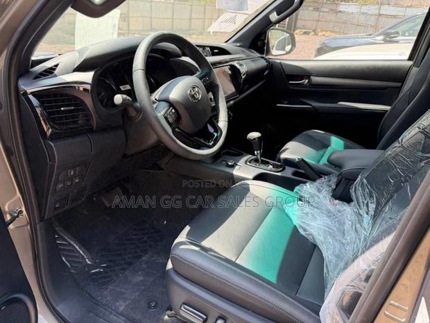 Toyota Hilux 2025 Gray