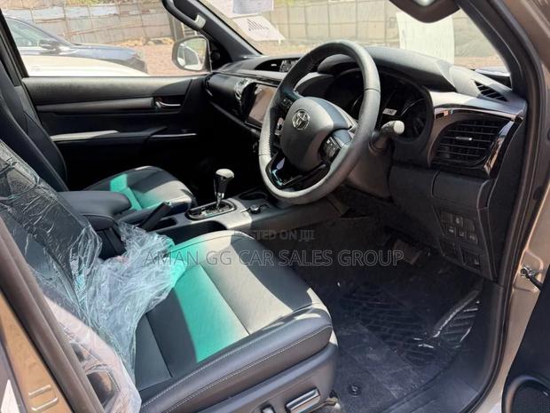 Toyota Hilux 2025 Gray