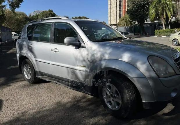 Mahindra XUV500 2011 Silver