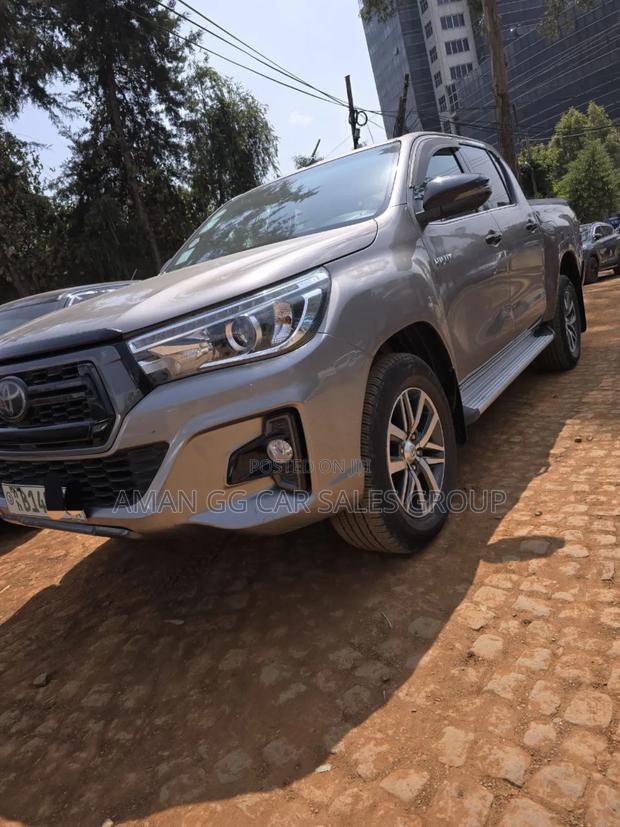Toyota Hilux 2020 Purple