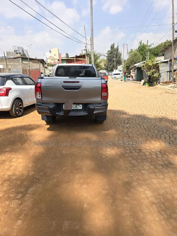 Toyota Hilux 2020 Purple