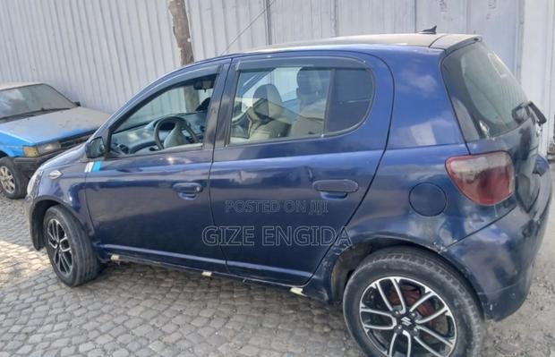 Toyota Vitz 2001 Blue