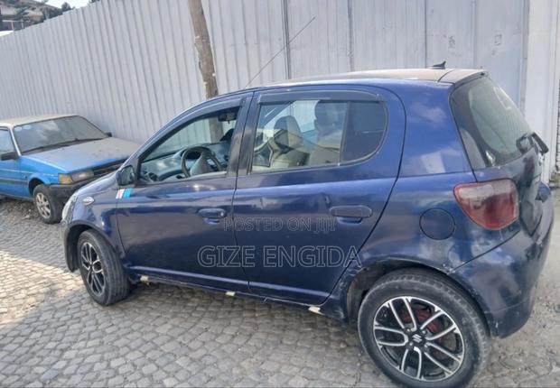 Toyota Vitz 2001 Blue