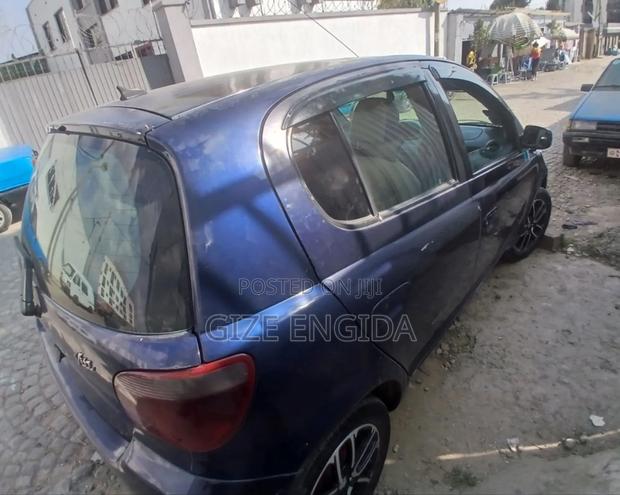 Toyota Vitz 2001 Blue