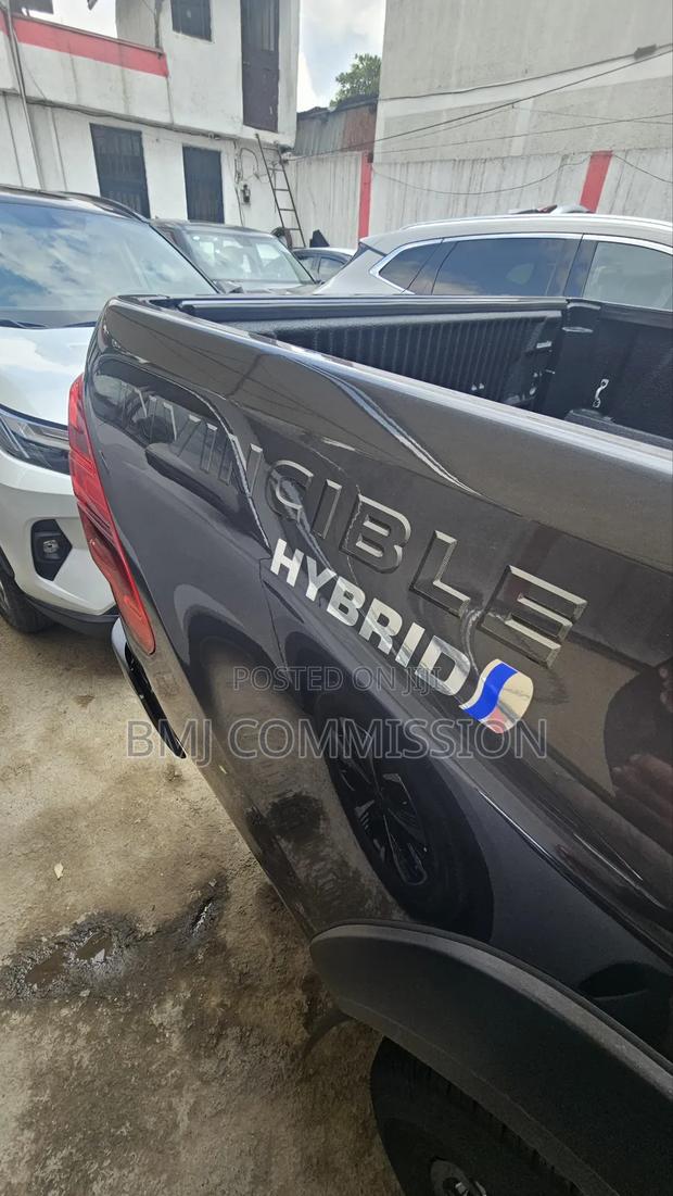 New Toyota Hilux 2025 Brown