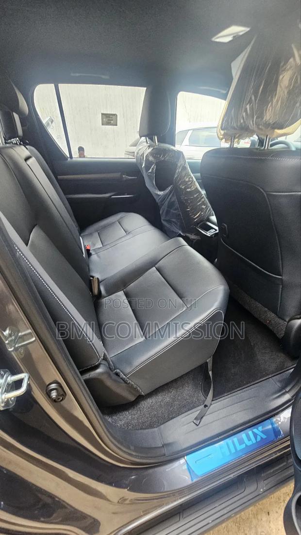New Toyota Hilux 2025 Brown