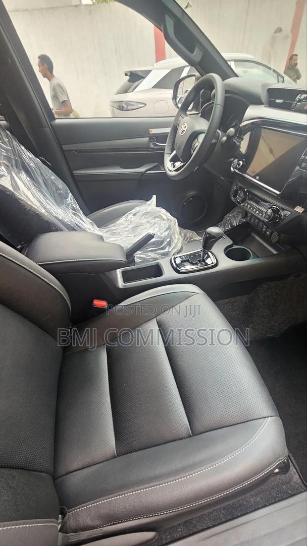 New Toyota Hilux 2025 Brown