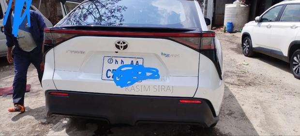 Toyota bZ4X Limited 2024 White
