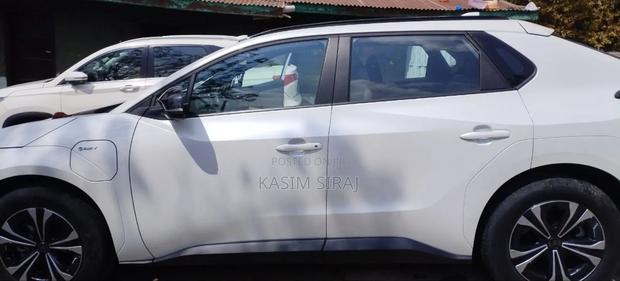 Toyota bZ4X Limited 2024 White