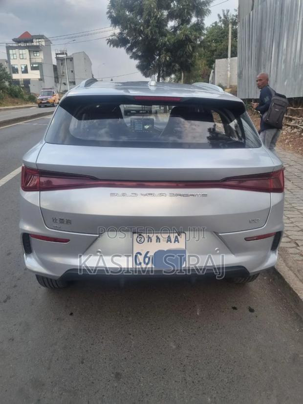 BYD E2 43 kWh 94 hp FWD 2024 Silver