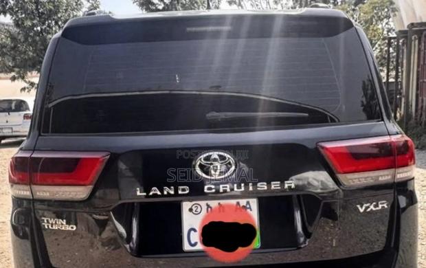 Toyota Land Cruiser 2022 Matt Black