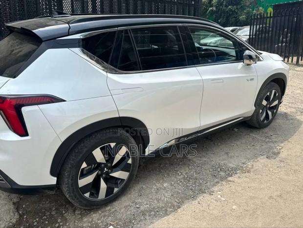 Mitsubishi Airtrek 135 kW FWD 2023 Ivory