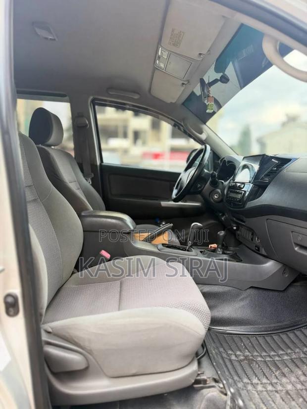 Toyota Hilux 3.0 D-4D 4x4 2013 Silver