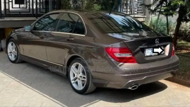 Mercedes-Benz C200 2012 Brown