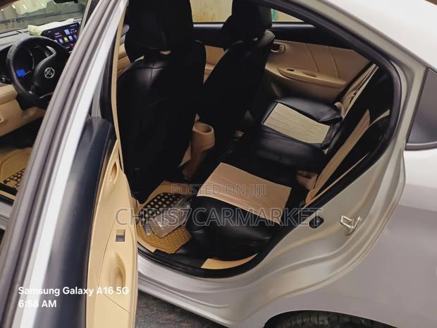 Toyota Yaris SE Hatchback 5dr 2014 Silver