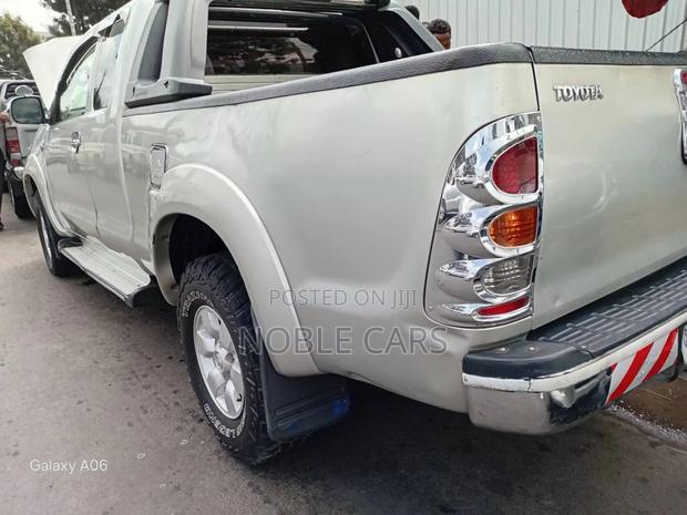 Toyota Hilux 2010 Silver