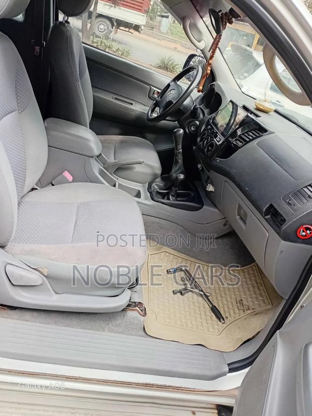 Toyota Hilux 2010 Silver