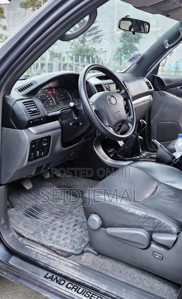 Toyota Land Cruiser Prado 2005 Gray