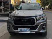 Toyota Hilux 2019 Gold for sale