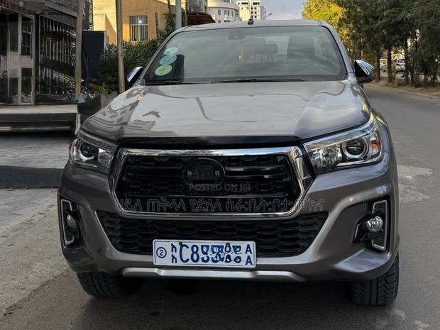 Toyota Hilux 2019 Gold