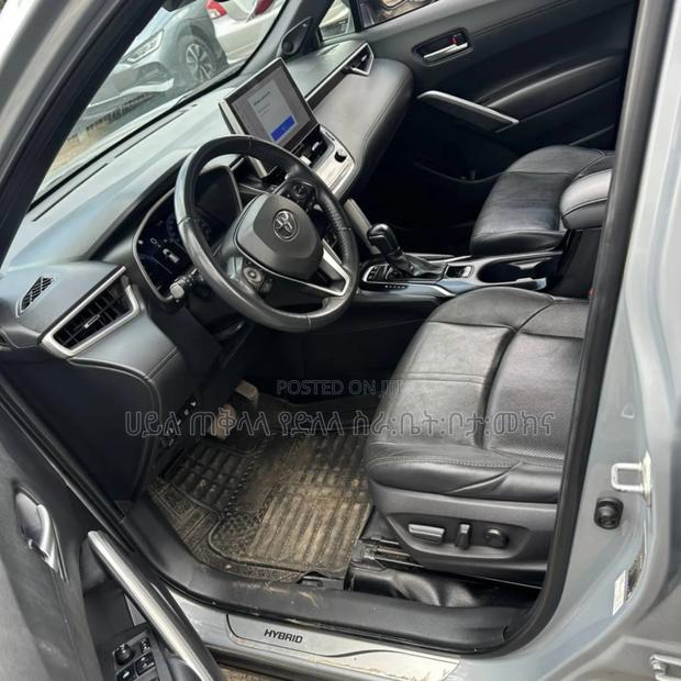 Toyota Corolla Cross Hybrid 2024 Gray