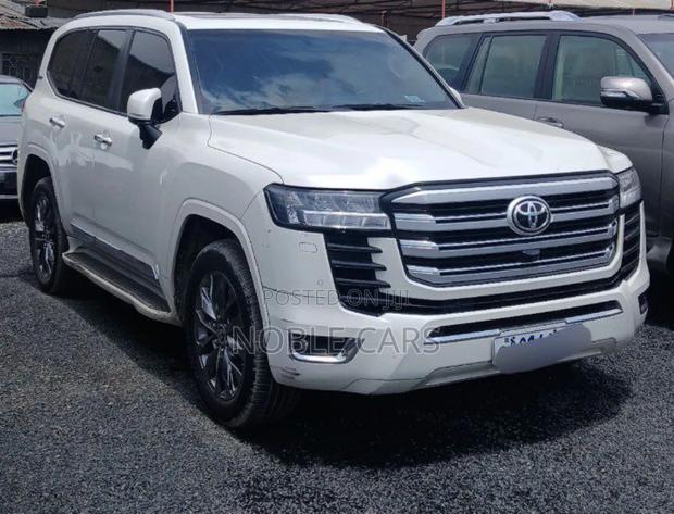 Toyota Land Cruiser 2022 Ivory