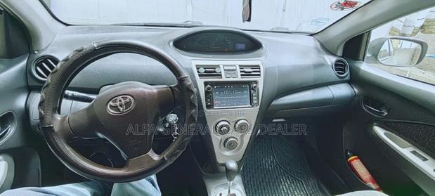 Toyota Yaris 2011 Silver