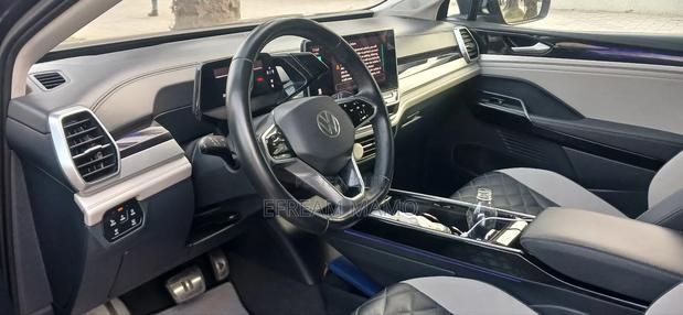 Volkswagen ID.6 2022 Blue