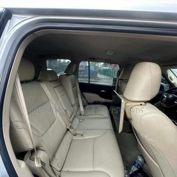 Toyota Land Cruiser 2023 Off white