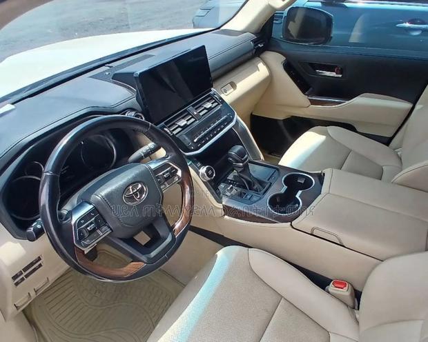 Toyota Land Cruiser 2022 Ivory