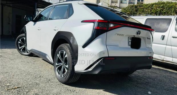 Toyota bZ4X 2024 White