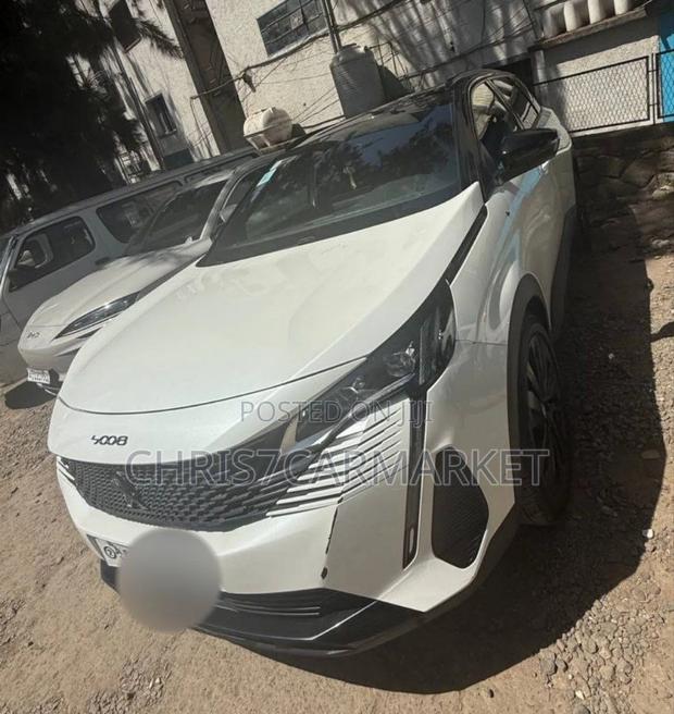 Peugeot 5008 2022 White