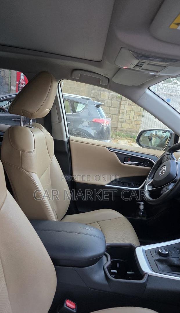 Toyota RAV4 Limited AWD 2023 White