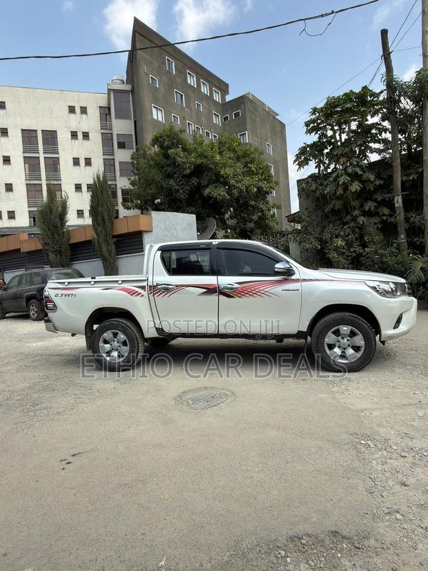 Toyota Hilux Revo Double Cab Deisel 2.4 AWD 2016 White