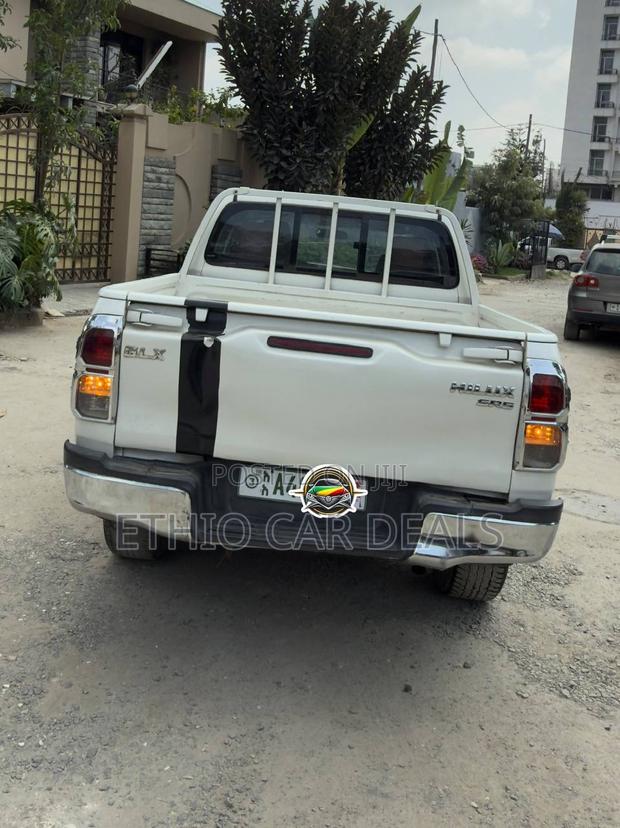 Toyota Hilux Revo Double Cab Deisel 2.4 AWD 2016 White