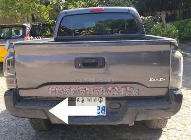 Toyota Tacoma 4dr Double Cab 2016 Gray