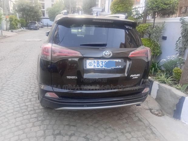 Toyota RAV4 2018 Maroon
