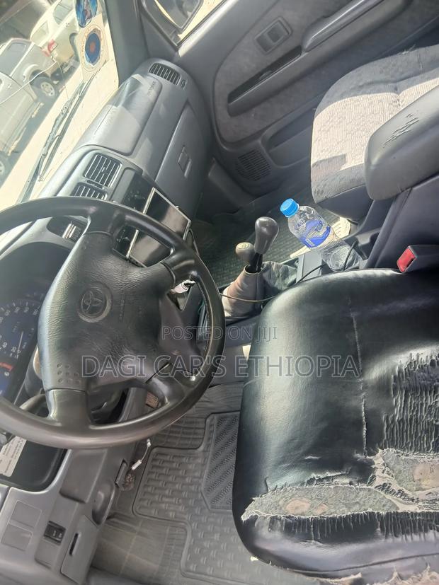Toyota Hilux 2003 Gray