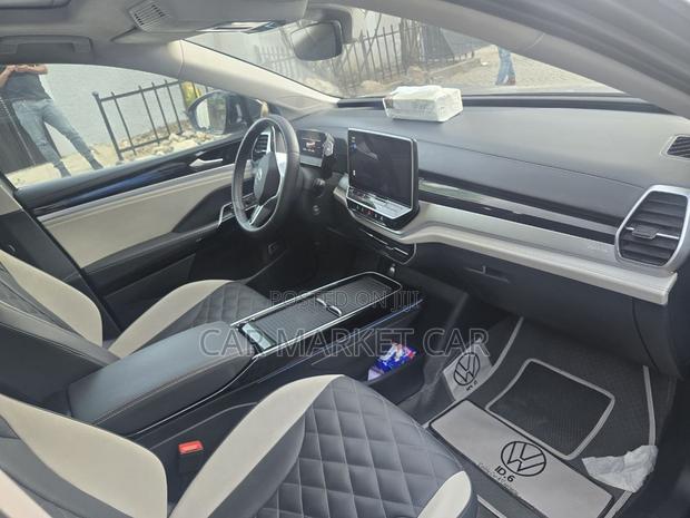 Volkswagen ID.6 2024 Gray