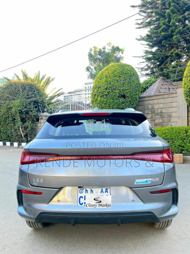 BYD E2 43 kWh 94 hp FWD 2024 Gray