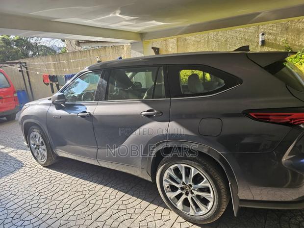 Toyota Highlander Hybrid 2024 Gray