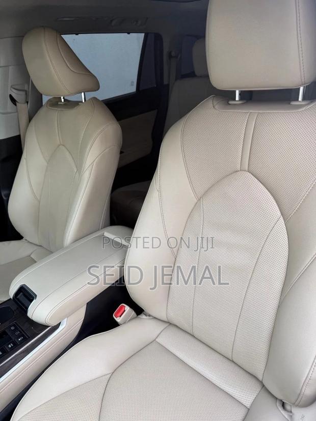 Toyota Highlander Hybrid 2023 Gray