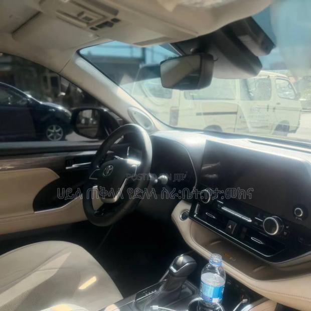 Toyota Highlander Hybrid 2024 Matt Black
